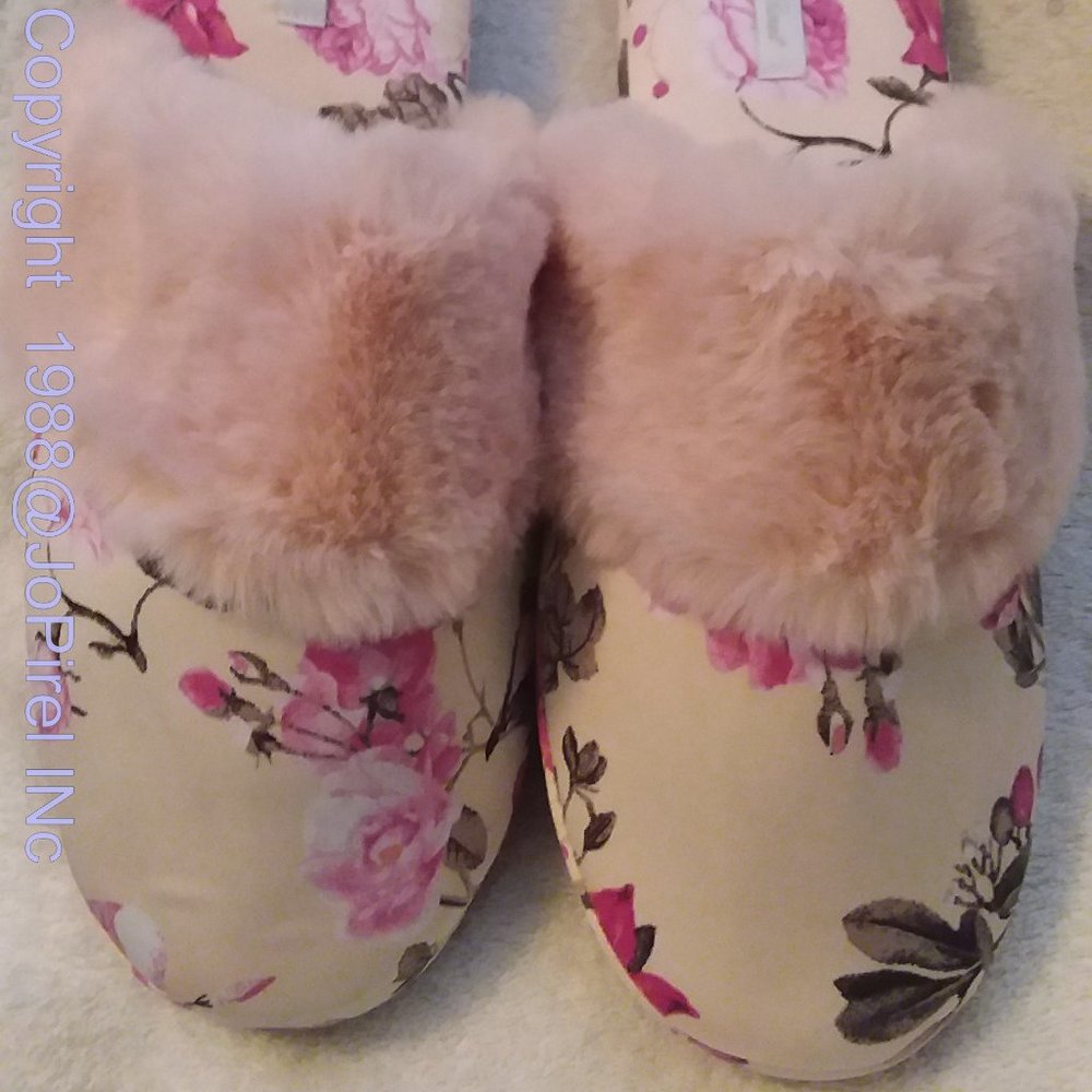 Victoria's Secret Flowery Creme Bedroom Slipper